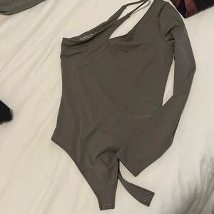 Abercrombie one sleeve key hole bodysuit NWOT soft a&f collection